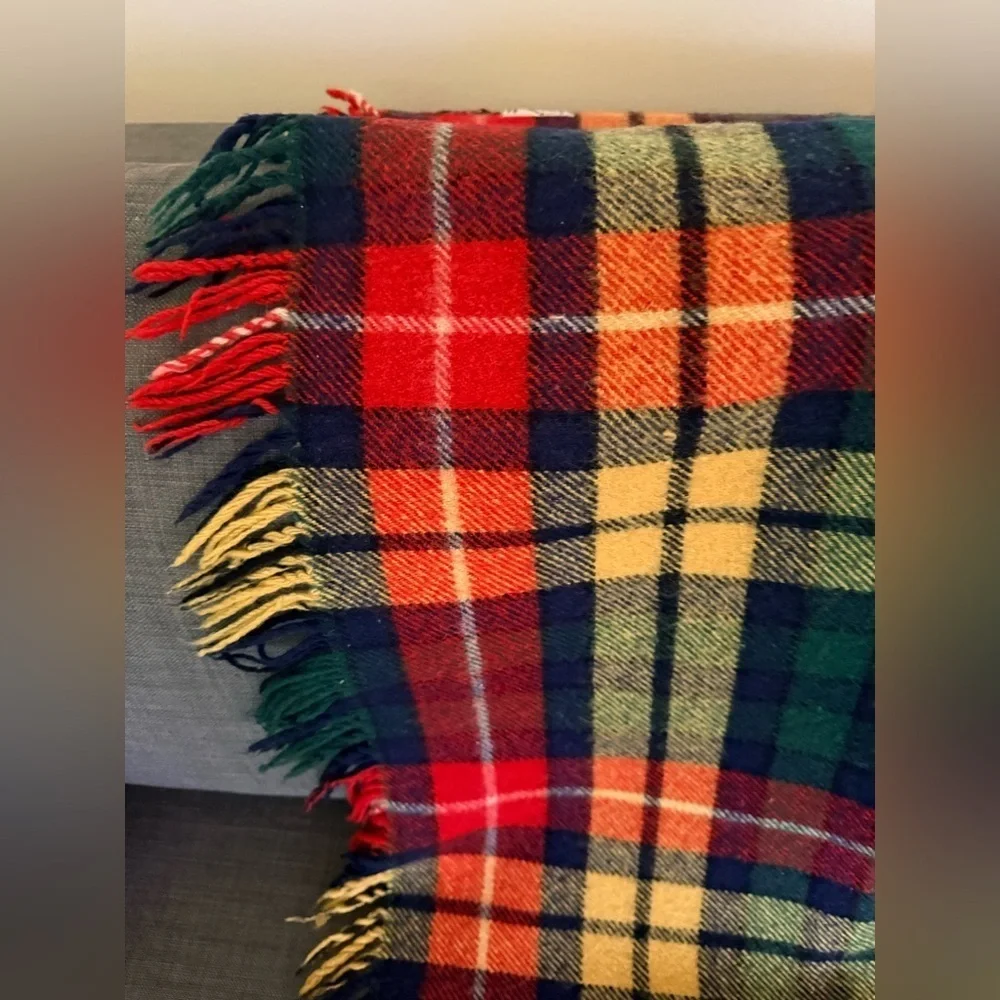 Vintage 70’s Archie Brown and Sons 100% wool tartan plaid blanket scarf 48x36 in